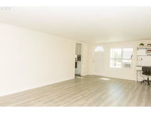 Living - 1620 9th St, Springfield, OR 97477 photo 3 of 7