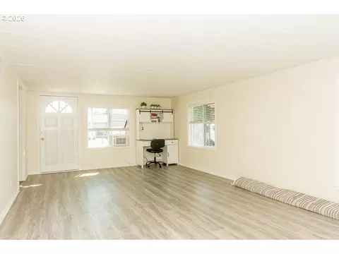 Living - 1620 9th St, Springfield, OR 97477 photo 2 of 7