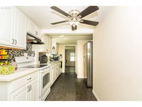 Kitchen - 1620 9th St, Springfield, OR 97477 photo 1 of 3
