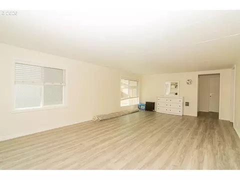 Living - 1620 9th St, Springfield, OR 97477 photo 7 of 7