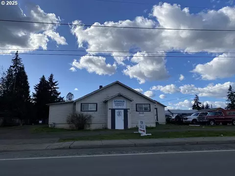 851 S Comstock Ave, Sutherlin, OR 97479