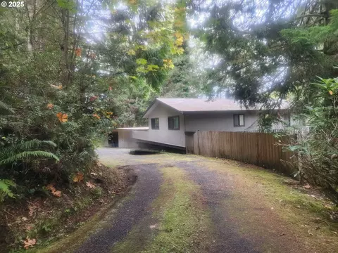 763 N Tenmile, Lakeside, OR 97449