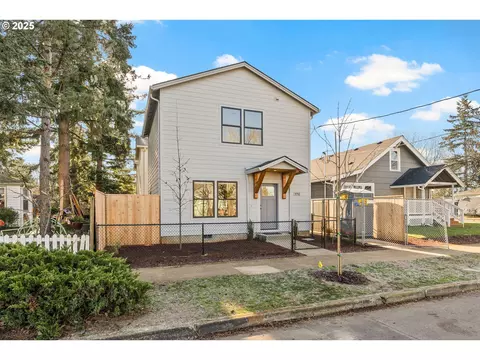 5712 SE Ramona St # A, Portland, OR 97206
