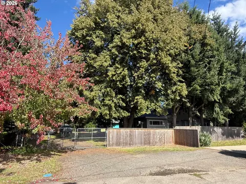 Exterior - 3849 Roosevelt Blvd, Eugene, OR 97402 photo 2 of 8
