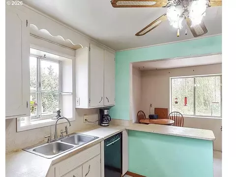 Kitchen - 3849 Roosevelt Blvd, Eugene, OR 97402 photo 1 of 3