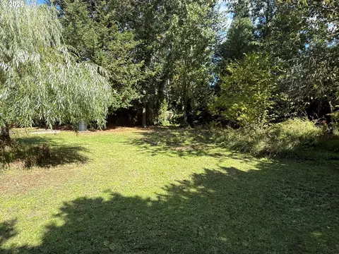 Exterior - 3849 Roosevelt Blvd, Eugene, OR 97402 photo 5 of 8