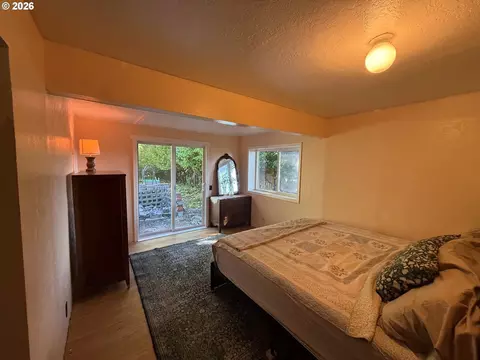 Bedroom - 3849 Roosevelt Blvd, Eugene, OR 97402 photo 3 of 3