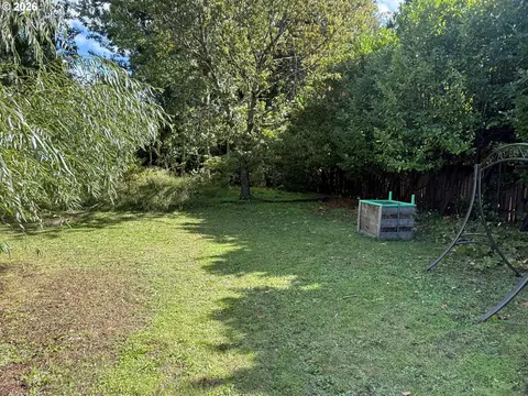 Exterior - 3849 Roosevelt Blvd, Eugene, OR 97402 photo 3 of 8