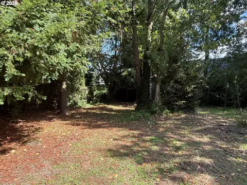 Exterior - 3849 Roosevelt Blvd, Eugene, OR 97402 photo 6 of 8