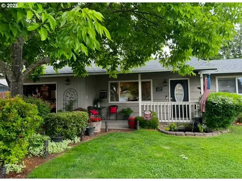 238 S P St, Cottage Grove, OR 97424