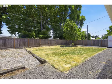 Exterior - 2501 Stratford St, Eugene, OR 97404 photo 9 of 12