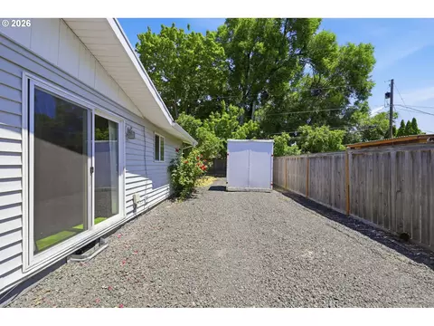 Exterior - 2501 Stratford St, Eugene, OR 97404 photo 5 of 12
