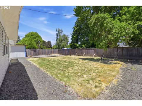 Exterior - 2501 Stratford St, Eugene, OR 97404 photo 6 of 12