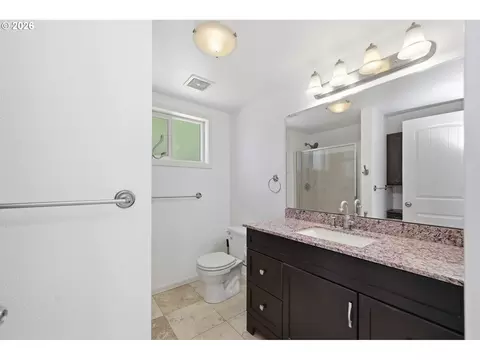Bath - 2501 Stratford St, Eugene, OR 97404 photo 1 of 4