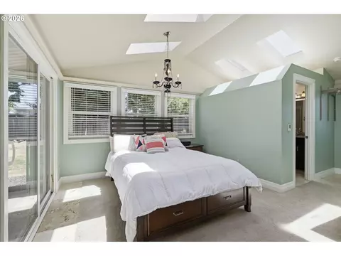 Bedroom - 2501 Stratford St, Eugene, OR 97404 photo 2 of 7