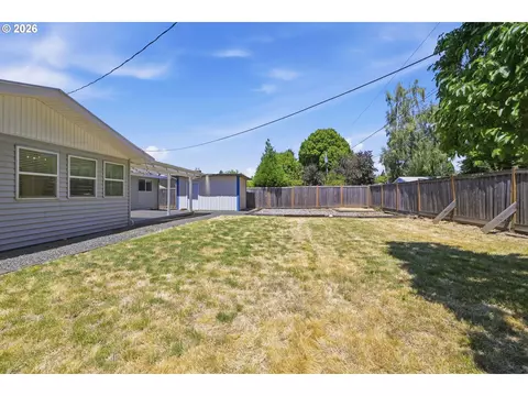 Exterior - 2501 Stratford St, Eugene, OR 97404 photo 7 of 12