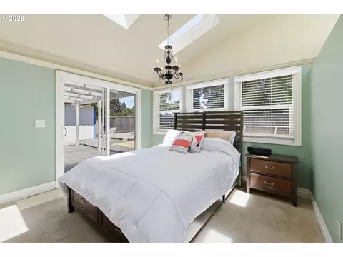 Bedroom - 2501 Stratford St, Eugene, OR 97404 photo 4 of 7