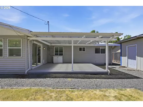 Exterior - 2501 Stratford St, Eugene, OR 97404 photo 8 of 12