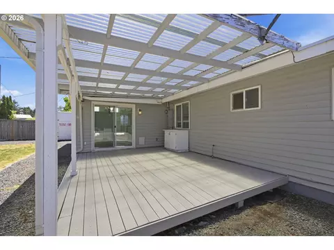 Exterior - 2501 Stratford St, Eugene, OR 97404 photo 10 of 12