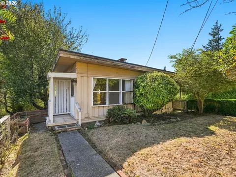 1065 Elm Ave, Coos Bay, OR 97420