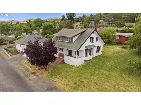 826 E 15th St, The Dalles, OR 97058