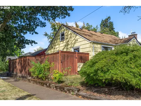 Exterior - 886 Polk St, Eugene, OR 97402 photo 11 of 12