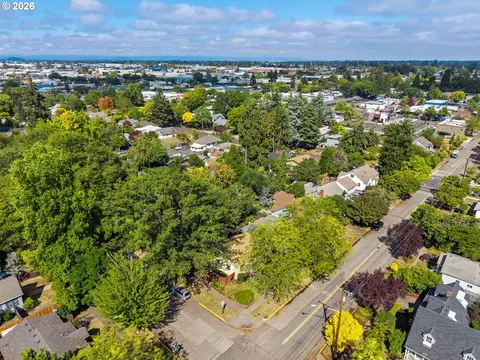 View/Area - 886 Polk St, Eugene, OR 97402 photo 3 of 3