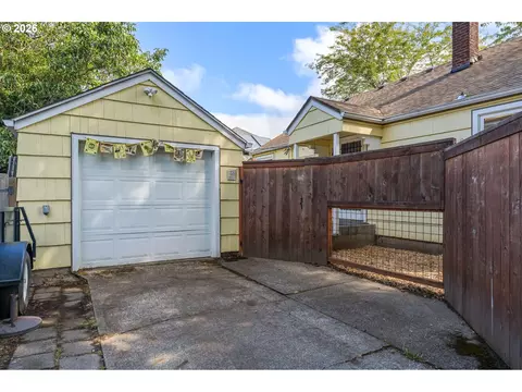 Exterior - 886 Polk St, Eugene, OR 97402 photo 10 of 12