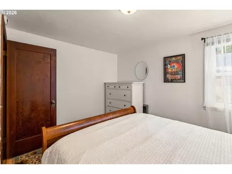 Bedroom - 886 Polk St, Eugene, OR 97402 photo 3 of 5
