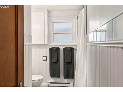 Bath - 886 Polk St, Eugene, OR 97402 photo 1 of 2