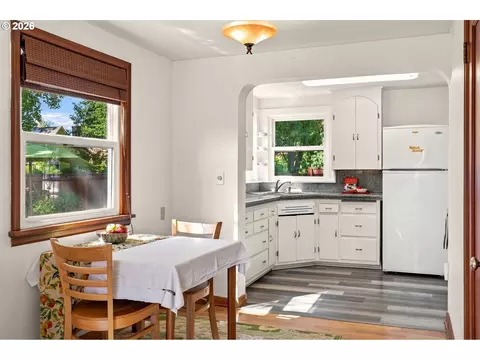 Kitchen - 886 Polk St, Eugene, OR 97402 photo 1 of 4
