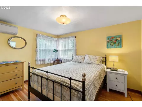 Bedroom - 886 Polk St, Eugene, OR 97402 photo 4 of 5