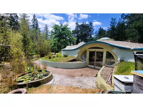 Exterior - 86131 Cherokee Dr, Eugene, OR 97402 photo 3 of 9