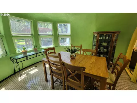 Dining - 86131 Cherokee Dr, Eugene, OR 97402 photo 1 of 1