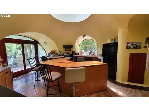 Kitchen - 86131 Cherokee Dr, Eugene, OR 97402 photo 1 of 3