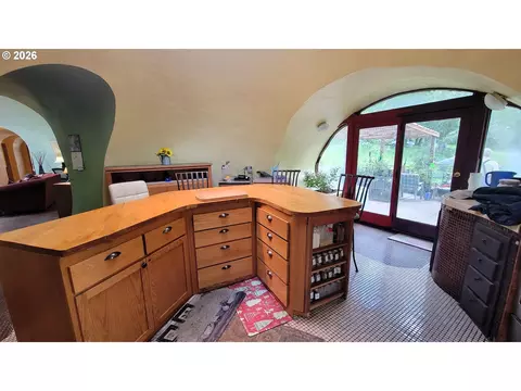Kitchen - 86131 Cherokee Dr, Eugene, OR 97402 photo 3 of 3