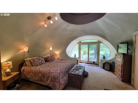 Bedroom - 86131 Cherokee Dr, Eugene, OR 97402 photo 1 of 2