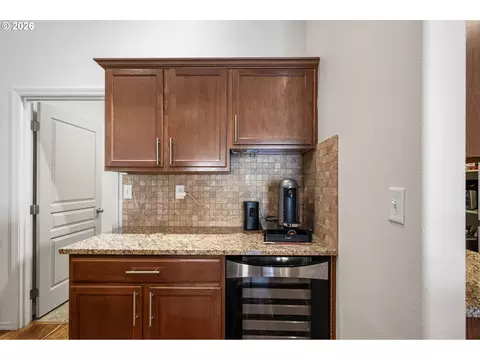 Kitchen - 5460 Pinehurst St, Springfield, OR 97478 photo 4 of 6