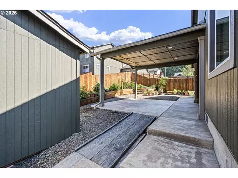 Exterior - 5460 Pinehurst St, Springfield, OR 97478 photo 5 of 10