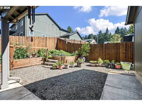 Exterior - 5460 Pinehurst St, Springfield, OR 97478 photo 10 of 10
