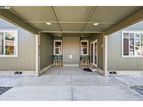 Exterior - 5460 Pinehurst St, Springfield, OR 97478 photo 6 of 10