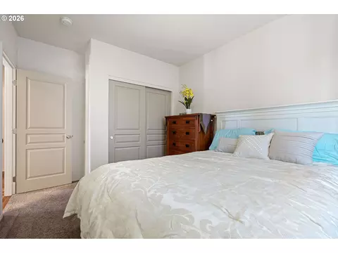 Bedroom - 5460 Pinehurst St, Springfield, OR 97478 photo 5 of 7