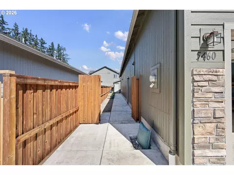 Exterior - 5460 Pinehurst St, Springfield, OR 97478 photo 4 of 10