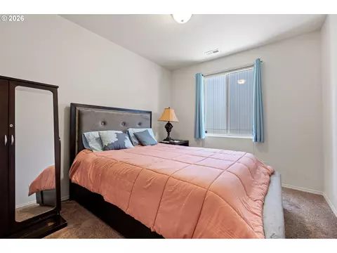 Bedroom - 5460 Pinehurst St, Springfield, OR 97478 photo 6 of 7