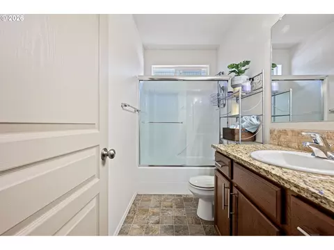 Bath - 5460 Pinehurst St, Springfield, OR 97478 photo 4 of 4
