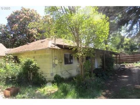 509 Dyke Rd, Dillard, OR 97432