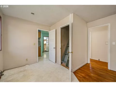 Bedroom - 929 18th St, Springfield, OR 97477 photo 1 of 6
