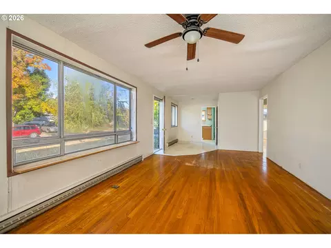Living - 929 18th St, Springfield, OR 97477 photo 3 of 3