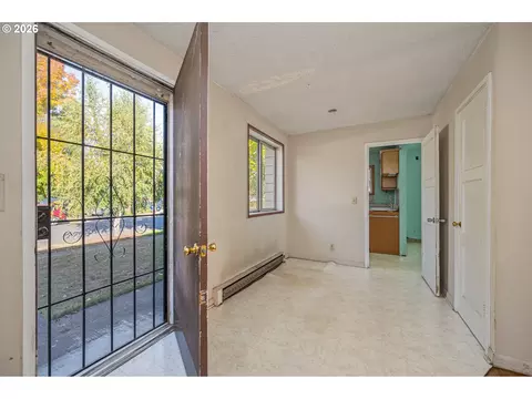 Entry Way - 929 18th St, Springfield, OR 97477 photo 1 of 1