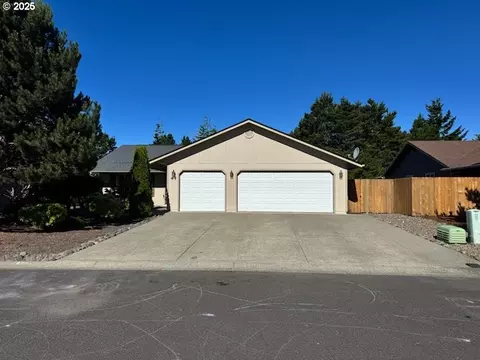 47 Park Village Dr, Florence, OR 97439